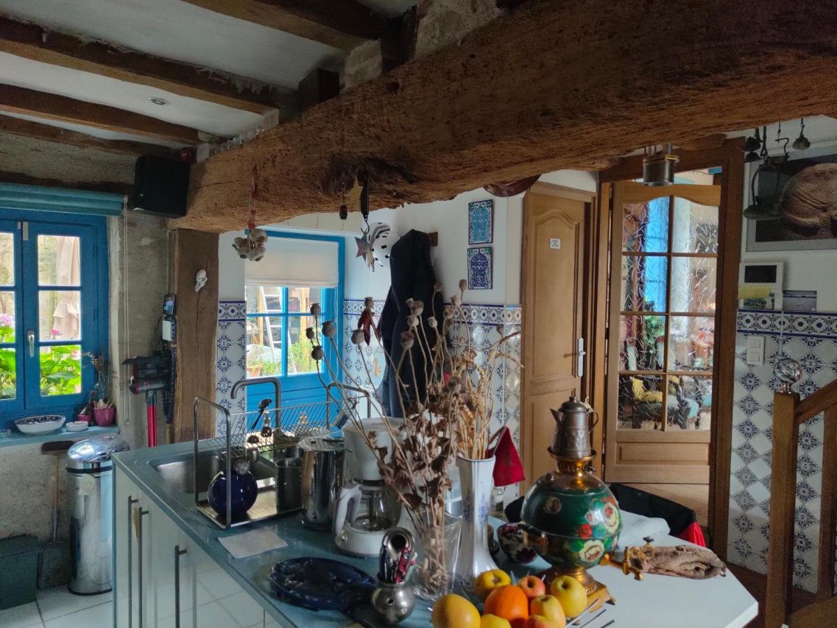 Вилла La Maison Bleue De Husseau Ancienne Ferme Semi-Troglodytique 18E Siecle Монлуи-сюр-Луар Экстерьер фото