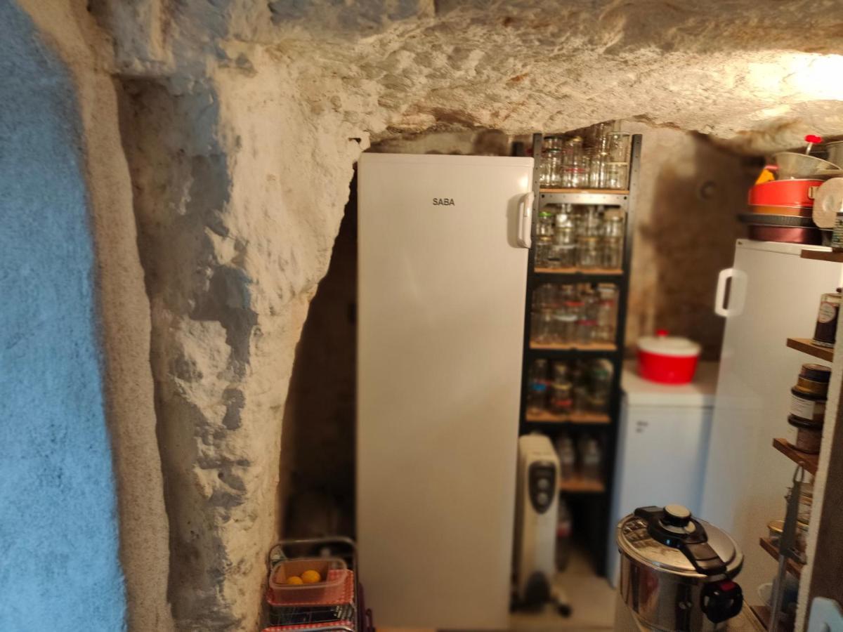 Вилла La Maison Bleue De Husseau Ancienne Ferme Semi-Troglodytique 18E Siecle Монлуи-сюр-Луар Экстерьер фото